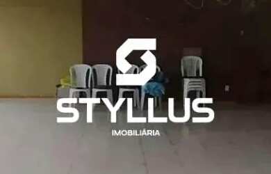 Imagem: A casa possui 3 Dormitórios, 1 Banheiro, 2 Vagas na garagem