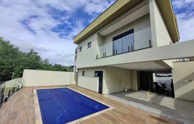 Imagem: A casa em condomínio possui 4 Dormitórios, 5 Banheiros, 4