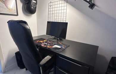 Imagem: A casa possui 2 Dormitórios, 2 Banheiros, 3 Vagas na garagem