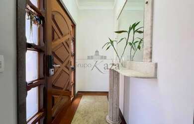 Imagem: A casa em condomínio possui 4 Dormitórios, 5 Banheiros, 4