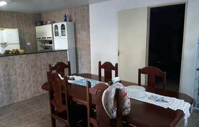 Imagem: A casa possui 3 Dormitórios, 3 Vagas na garagem, 110m² de