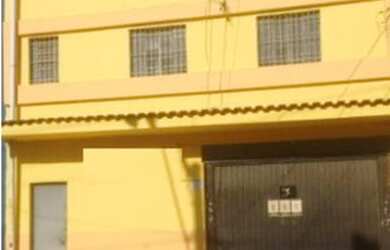 Imagem: O depósito possui 2 Vagas na garagem, 650m² de Área e está