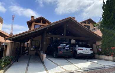 Imagem: A casa em condomínio possui 4 Dormitórios, 5 Banheiros, 3