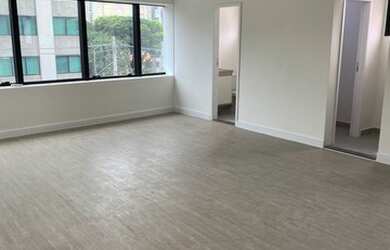 Imagem: O depósito possui 2 Vagas na garagem e 92m² de Área e está