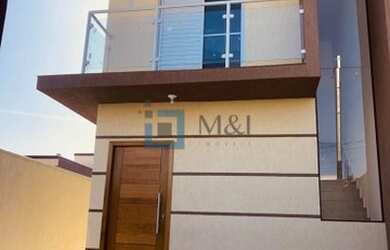 Imagem: A casa possui 2 Dormitórios, 3 Banheiros, 2 Vagas na garagem