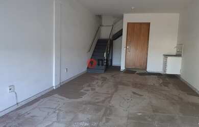 Imagem: O depósito possui 4 Vagas na garagem, 50m² de Área e está