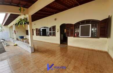 Imagem: A casa possui 3 Dormitórios, 2 Banheiros, 152m² de Área e