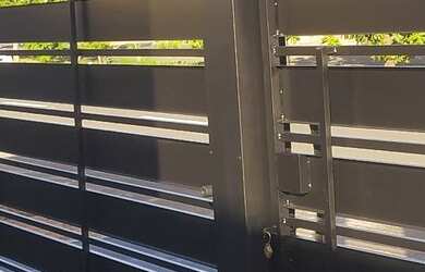 Imagem 7: Casa em avenida. Piscina, 60m² de Área, 2 Vagas na garageme2 Dormitórios