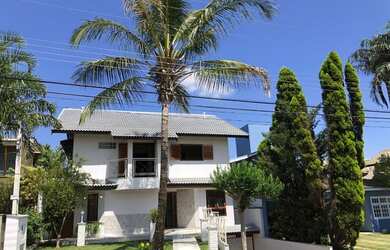 Imagem: A casa em condomínio possui 4 Dormitórios, 2 Banheiros, 5