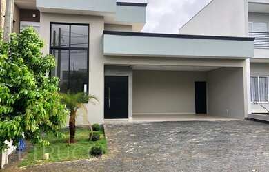 Imagem: A casa em condomínio possui 3 Dormitórios, 3 Banheiros, 4