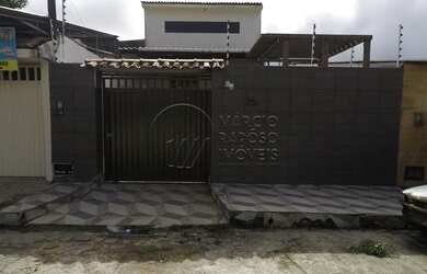 Imagem: A casa possui 3 Dormitórios, 2 Banheiros, 1 Vaga na garagem