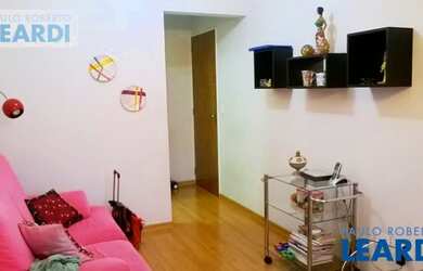 Imagem: O apartamento possui 2 Dormitórios, 1 Banheiro, 2 Vagas na