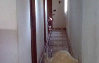 Imagem: A casa possui 2 Dormitórios, 1 Banheiro, 2 Vagas na garagem