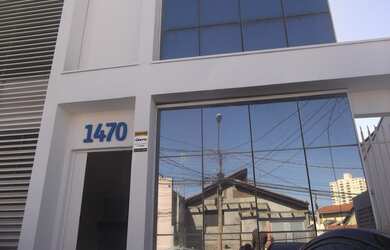 Imagem: O depósito possui 2 Vagas na garagem, 250m² de Área e está