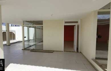 Imagem: A casa possui 3 Dormitórios, 3 Banheiros, 3 Vagas na garagem