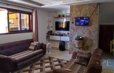 Imagem: A casa possui 5 Dormitórios, 4 Banheiros, 5 Vagas na garagem