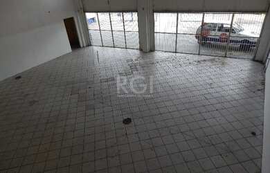 Imagem: O depósito possui 350m² de Área e está localizado em Cristo