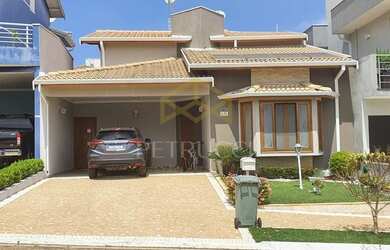 Imagem: A casa em condomínio possui 3 Dormitórios, 3 Banheiros, 161m²