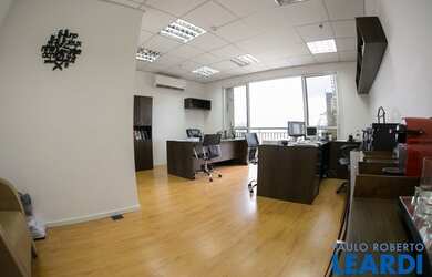 Imagem: O depósito possui 1 Vaga na garagem e 37m² de Área e está