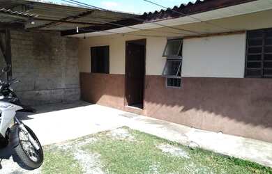 Imagem: A casa possui 2 Dormitórios, 1 Banheiro, 1 Vaga na garagem