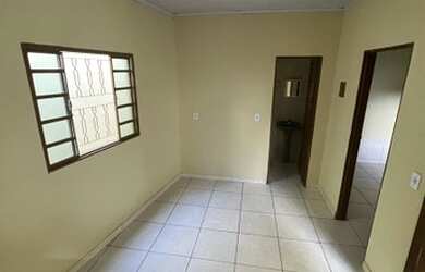 Imagem: A casa possui 1 Dormitório, 1 Banheiro e está localizado