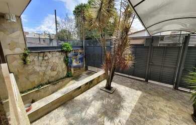 Imagem: A casa possui 5 Dormitórios, 5 Banheiros, 5 Vagas na garagem