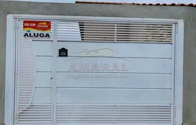 Imagem: A casa possui 2 Dormitórios, 2 Banheiros, 1 Vaga na garagem