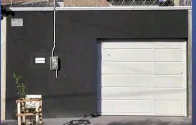 Imagem: A casa possui 3 Dormitórios, 2 Banheiros, 1 Vaga na garagem