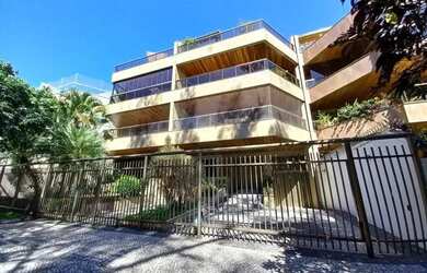 Imagem: O apartamento possui 3 Dormitórios, 1 Banheiro, 3 Vagas na