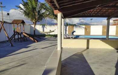 Imagem: A casa possui 4 Dormitórios, 3 Banheiros, 4 Vagas na garagem