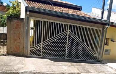 Imagem: A casa possui 1 Dormitório, 1 Banheiro, 1 Vaga na garagem e