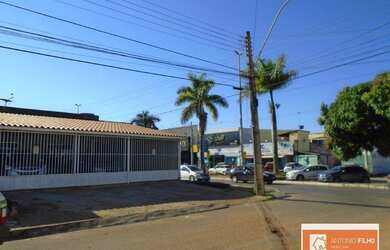 Imagem: A casa possui 4 Dormitórios, 4 Banheiros, 4 Vagas na garagem