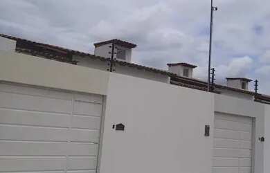 Imagem: A casa possui 2 Dormitórios, 2 Banheiros, 1 Vaga na garagem