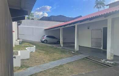 Imagem: A casa possui 3 Dormitórios, 5 Banheiros e 410m² de Área