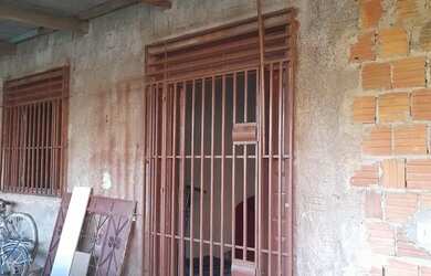 Imagem: O quarto está localizado em Conjunto Laélia Alcântara, Rio