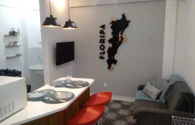 Imagem: O apartamento possui 1 Dormitório, 1 Banheiro, 1 Vaga na garagem