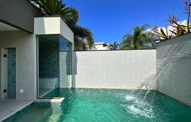 Imagem: A casa em condomínio possui 4 Dormitórios, 5 Banheiros, 2