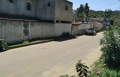 Imagem: A casa possui 4 Dormitórios, 4 Banheiros, 3 Vagas na garagem