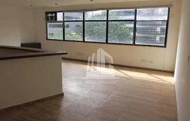 Imagem: O depósito possui 2 Vagas na garagem, 70m² de Área e está