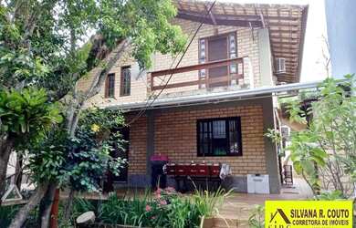 Imagem: A casa possui 4 Dormitórios, 3 Banheiros, 4 Vagas na garagem