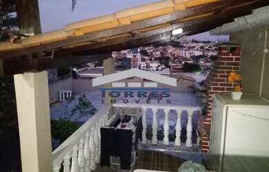 Imagem: A casa possui 3 Dormitórios, 1 Banheiro, 5 Vagas na garagem