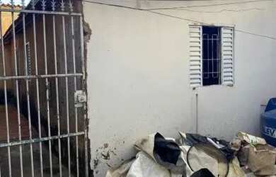 Imagem: A casa possui 1 Dormitório e 1 Banheiro e está localizado