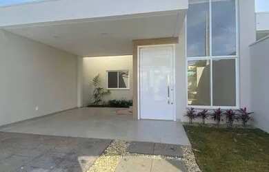 Imagem: A casa possui 3 Dormitórios, 2 Banheiros, 3 Vagas na garagem