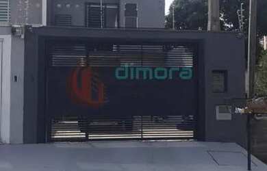 Imagem: A casa possui 3 Dormitórios, 5 Banheiros, 3 Vagas na garagem