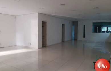 Imagem: O depósito possui 5 Vagas na garagem, 326m² de Área e está