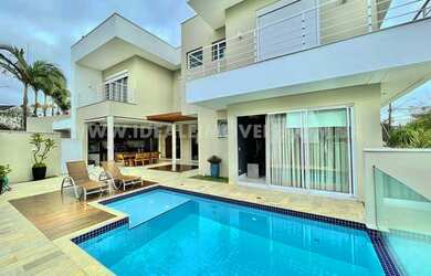 Imagem: A casa em condomínio possui 4 Dormitórios, 5 Banheiros, 4