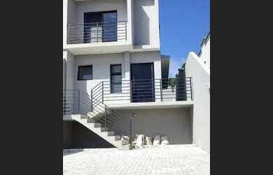 Imagem: A casa possui 3 Dormitórios, 4 Banheiros, 4 Vagas na garagem