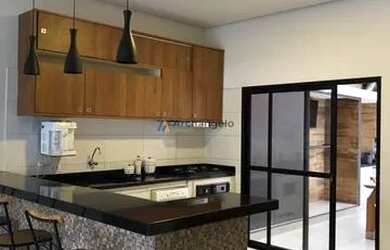 Imagem: A casa possui 3 Dormitórios, 2 Banheiros, 3 Vagas na garagem