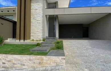 Imagem: A casa em condomínio possui 3 Dormitórios, 4 Banheiros, 4