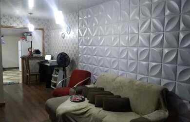 Imagem: A casa possui 2 Dormitórios, 1 Banheiro, 2 Vagas na garagem